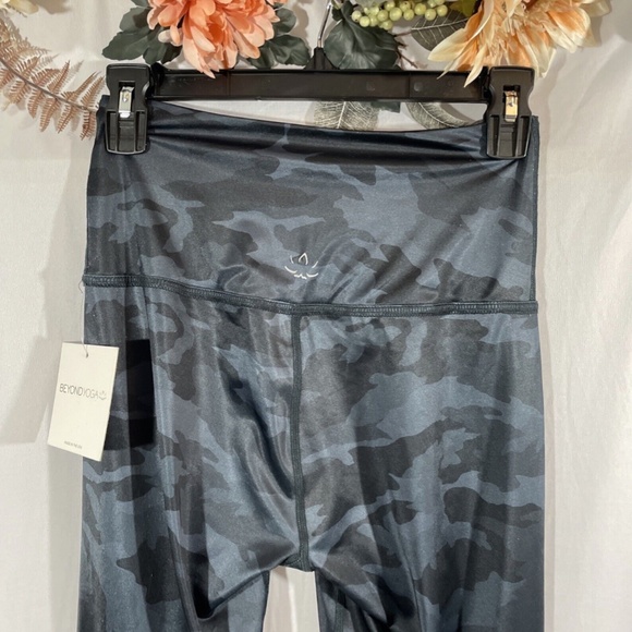 NWT Beyond Yoga [ Medium ] Lux High‎ Waisted Midi Legging in Navy Camo - Picture 6 of 12